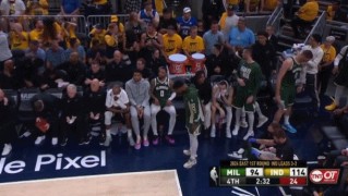 bob半岛体育官方网站-输不起？贝弗利怒砸球迷乱怼记者 即将领到罚单