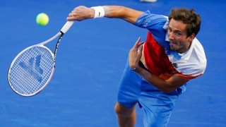 bob半岛体育官网-梅德维德夫登顶世界第一 “三巨头”时代真结束了？