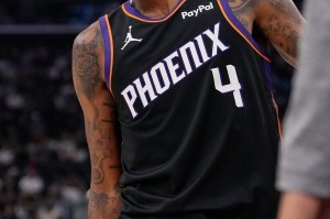 bob半岛体育官网-突然变脆~杰伦·格林开季至今只打“1.5场” 此前连续2个赛季全勤