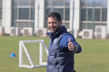 bob半岛体育-三镇主帅莫拉：我是梦想家，更是实干家|足球|亚洲|昆明|武汉三镇|球队_新浪体育_新浪新闻