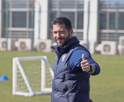 bob半岛体育-三镇主帅莫拉：我是梦想家，更是实干家|足球|亚洲|昆明|武汉三镇|球队_新浪体育_新浪新闻